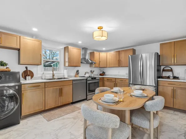 11 Naylor St, Bangor, ME 04401