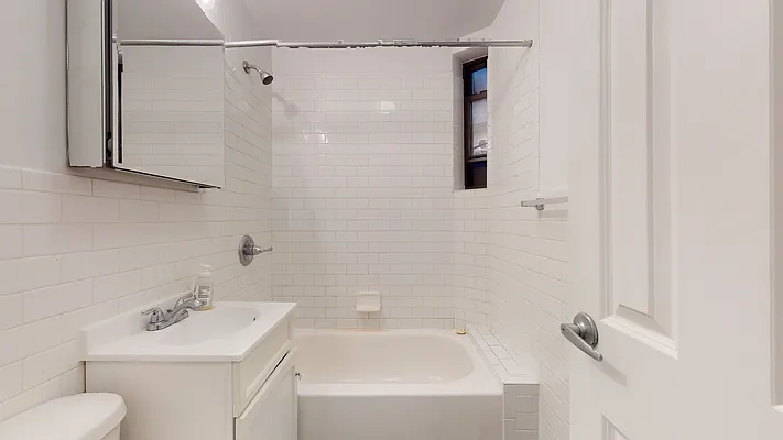 Rented by Bond New York | media 7
