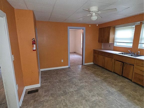 4th image of 719 Ticknor Ave
