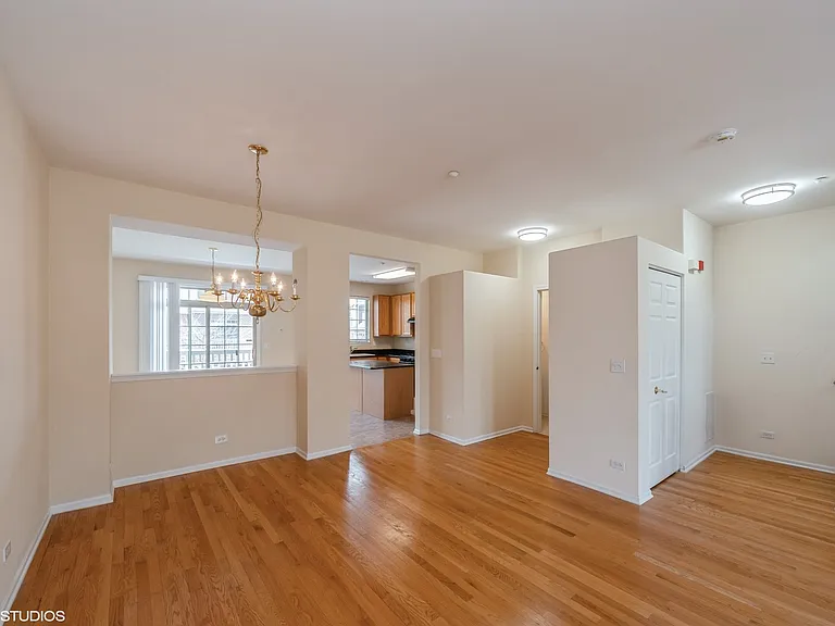593 Prestwick Ln — Photo 4
