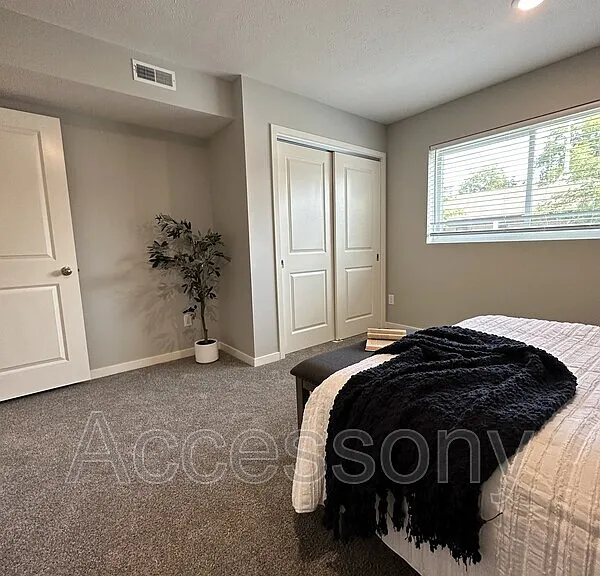 2340 Y St #7 — Photo 11