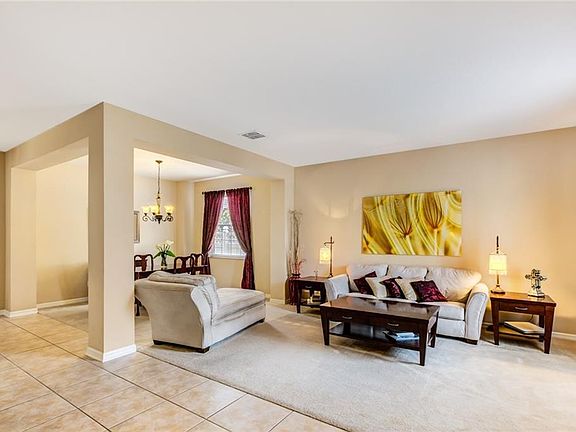 4th image of 818 Lost Grove Cir