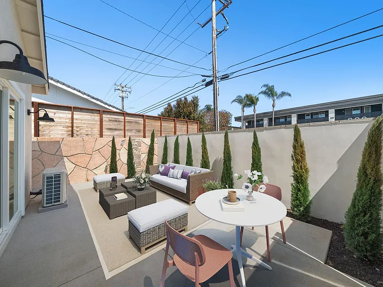 1637 Irvine Ave — Photo 14