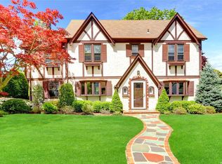 59 Garden St, Garden City, NY 11530