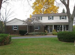 1181 Long Lake Dr, Brighton, MI