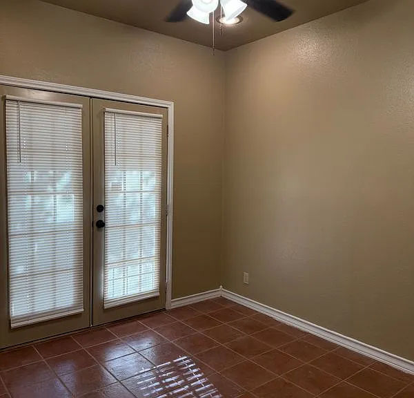 1401 E Gustavus St #16 — Photo 15