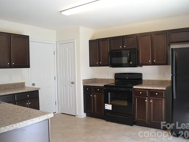 4511 Trunk Bay Dr — Photo 6