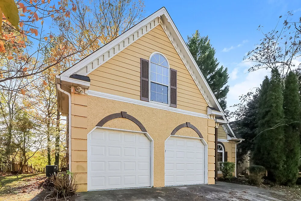 4 bed, 2.5 bath, 1975 sqft, $2,555 — Photo 4