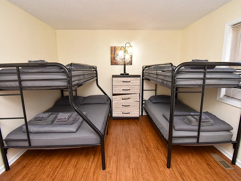 2570 Country Club Dr — Photo 40