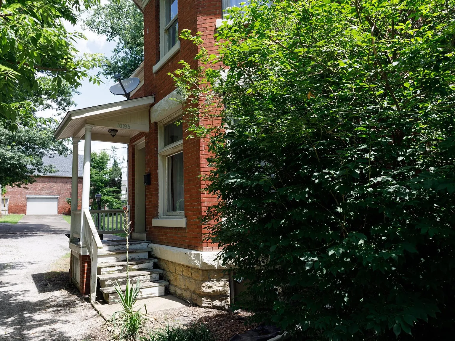1019 Findley Ave — Photo 3