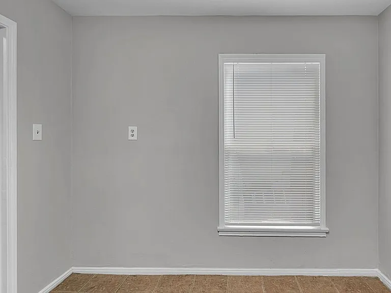 2712 Mitchell Ave — Photo 8