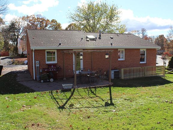 5th image of 321 Sunflower Dr
