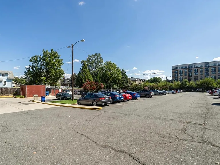 1830 Columbia Pike #602 — Photo 33