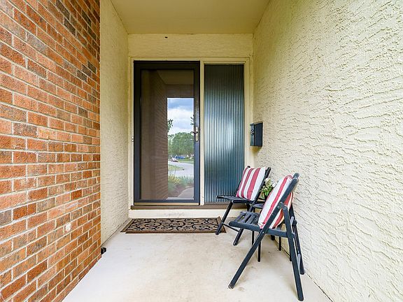 3rd image of 1088 Langland Dr