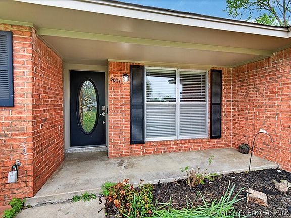 4th image of 5021 Macklyn Ct