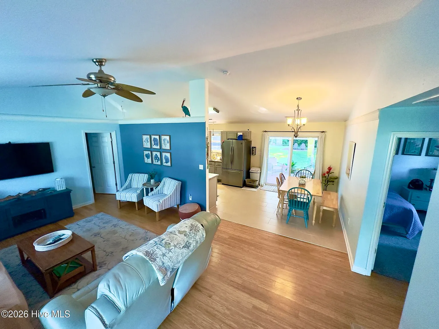 3 bed, 2.0 bath, 1353 sqft, $2,350 — Photo 3