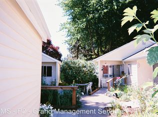 88059 5th St APT 17, Veneta, OR 97487