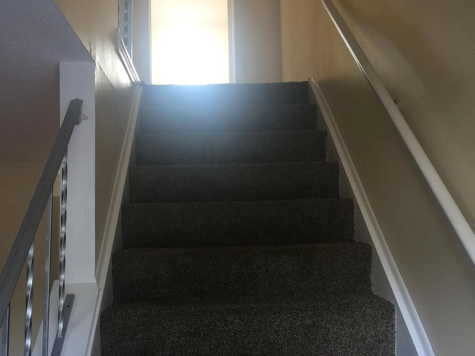 1074 Mount Hope Ave — Photo 4
