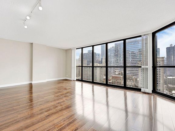 4th image of 10 E Ontario St #2200