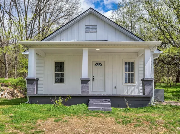 824 W Madison St, Pulaski, TN 38478