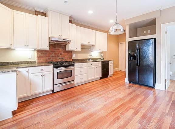 5th image of 109 E Leigh St