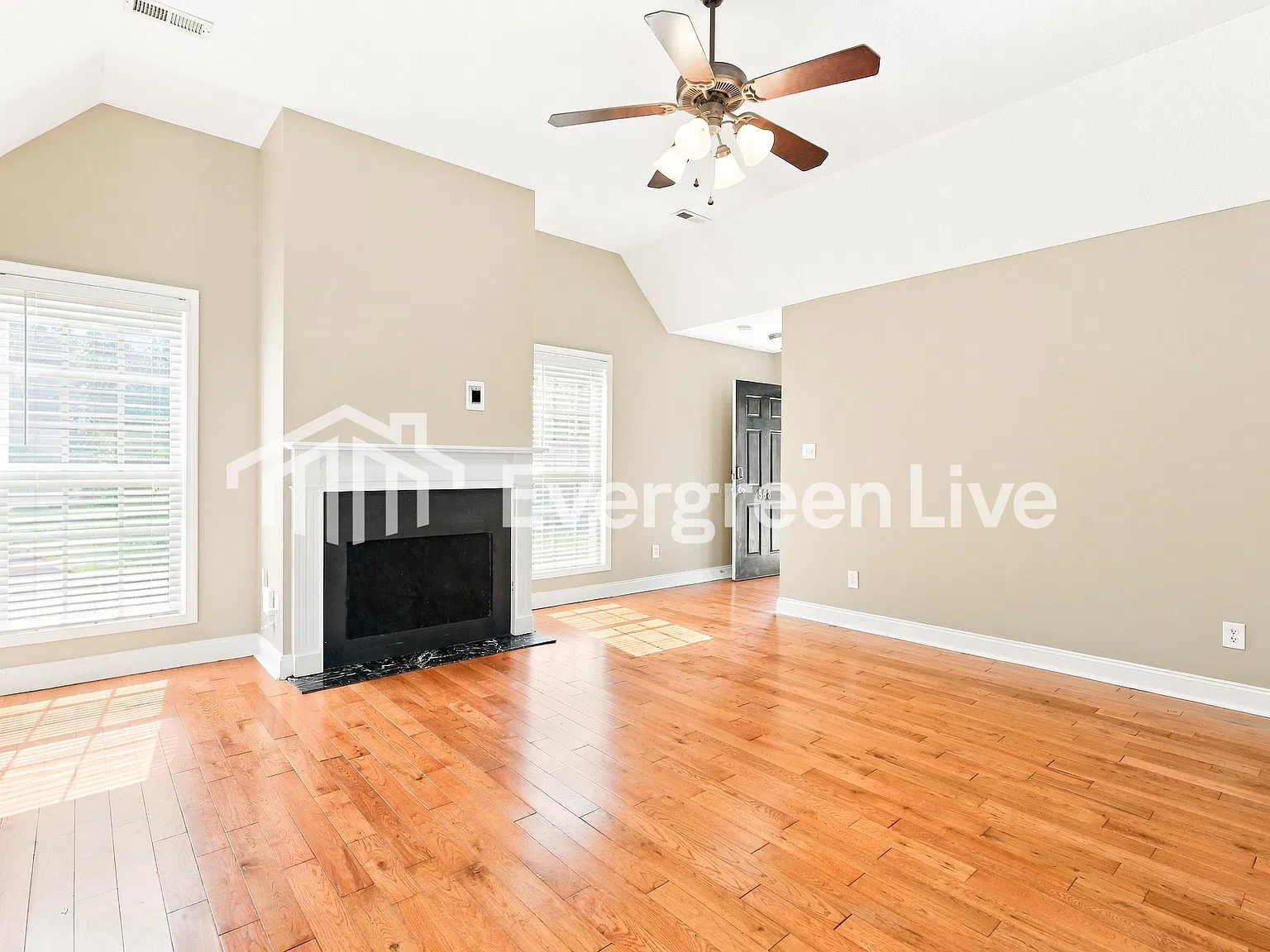 3 bed, 2.0 bath, 1399 sqft, $1,645 — Photo 3