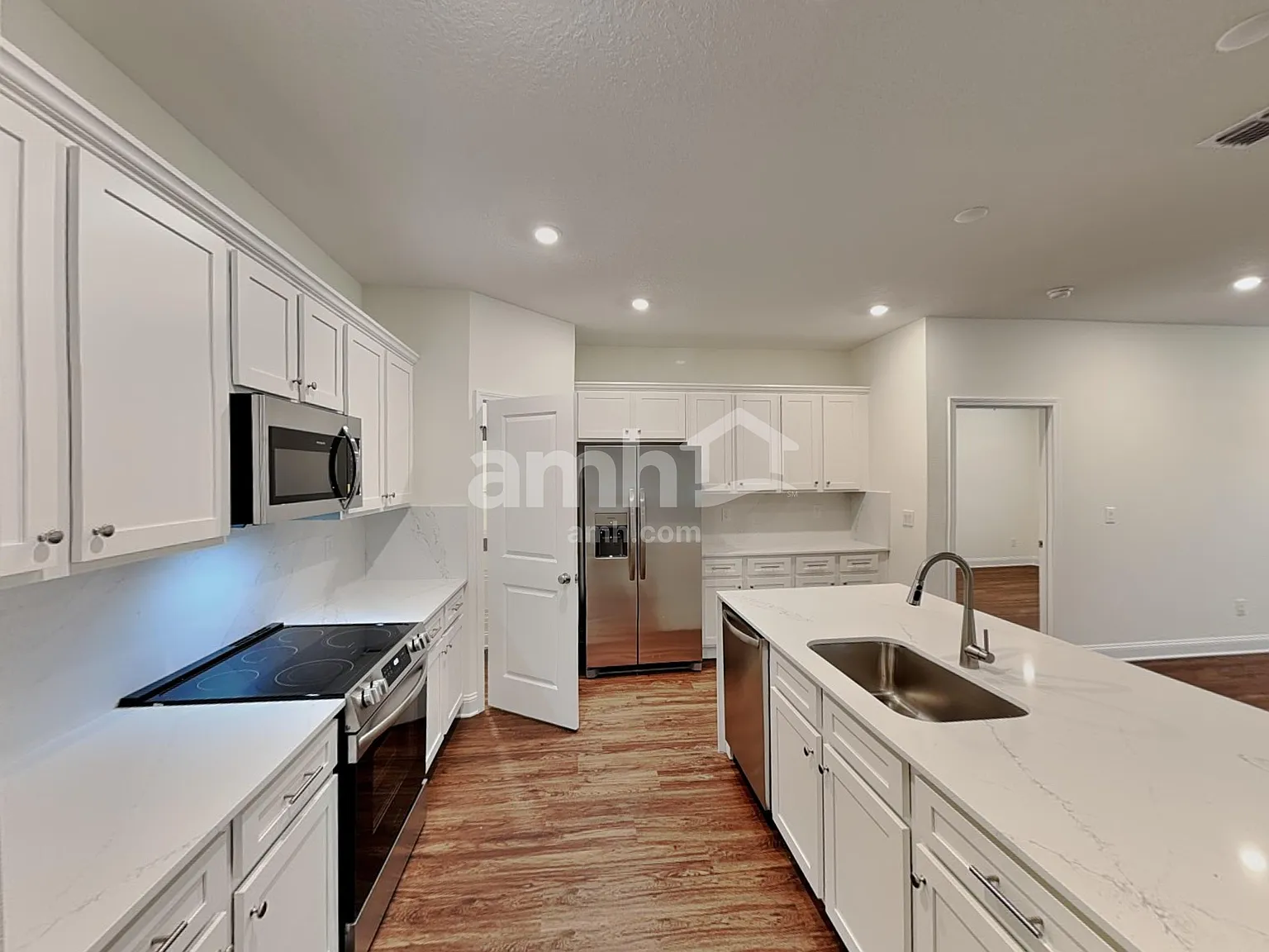 3 bed, 2.0 bath, 1700 sqft, $2,200 — Photo 3