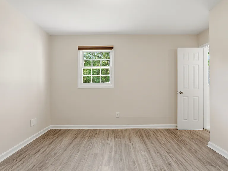 1671 Hunley Ave #B — Photo 12