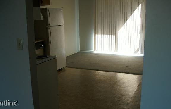 4th image of 110 Kenton Ct APT 4