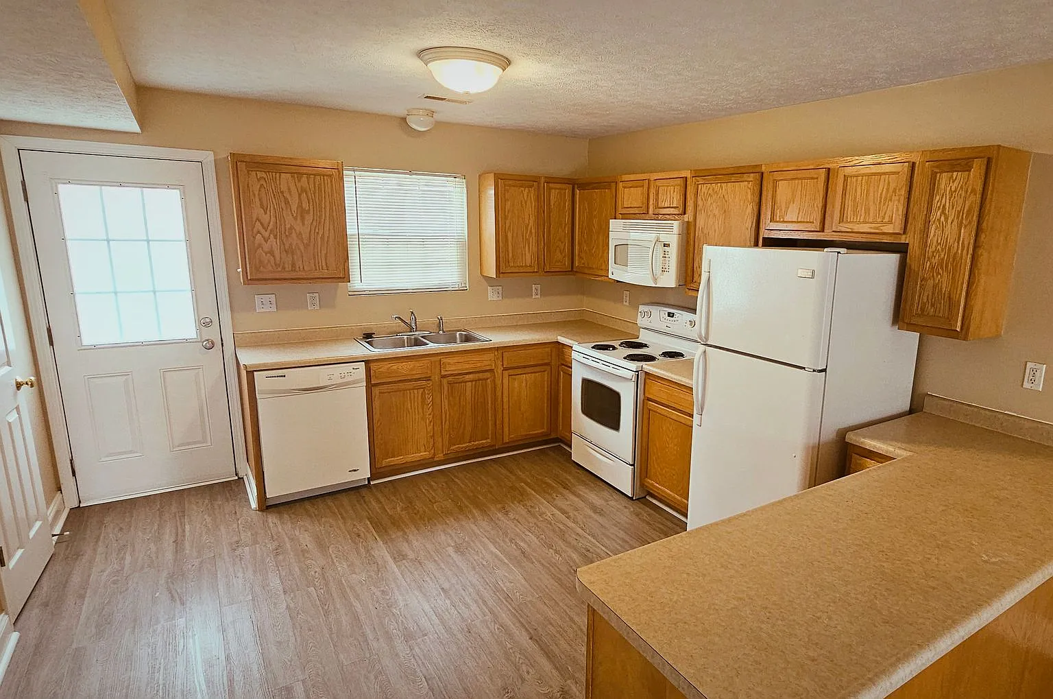 435-447 Impala Dr — Photo 3