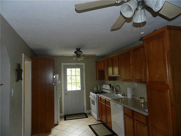 5th image of 3777 Woodrow Ave