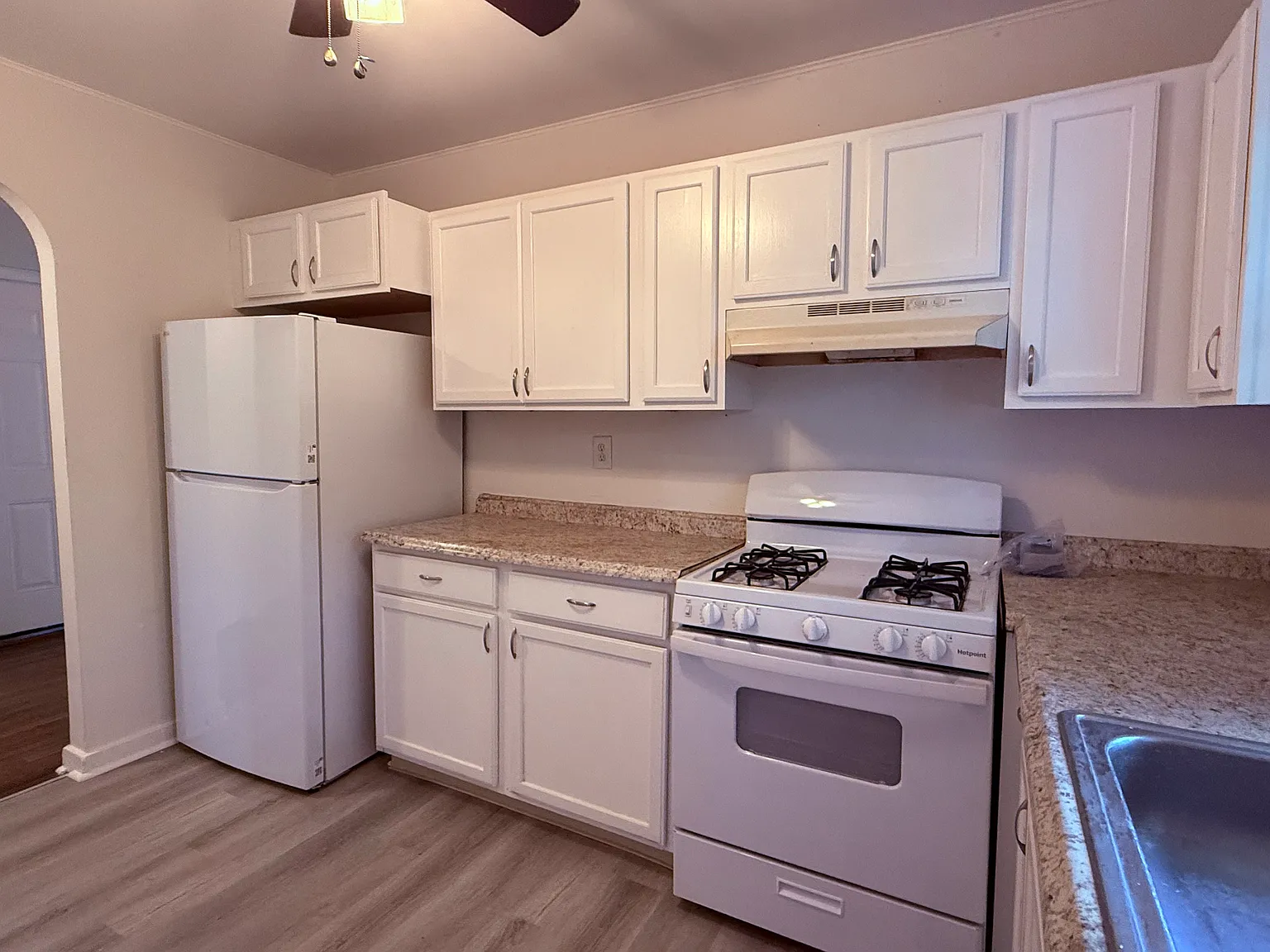 2 bed, 960 sqft, $1,900 — Photo 2