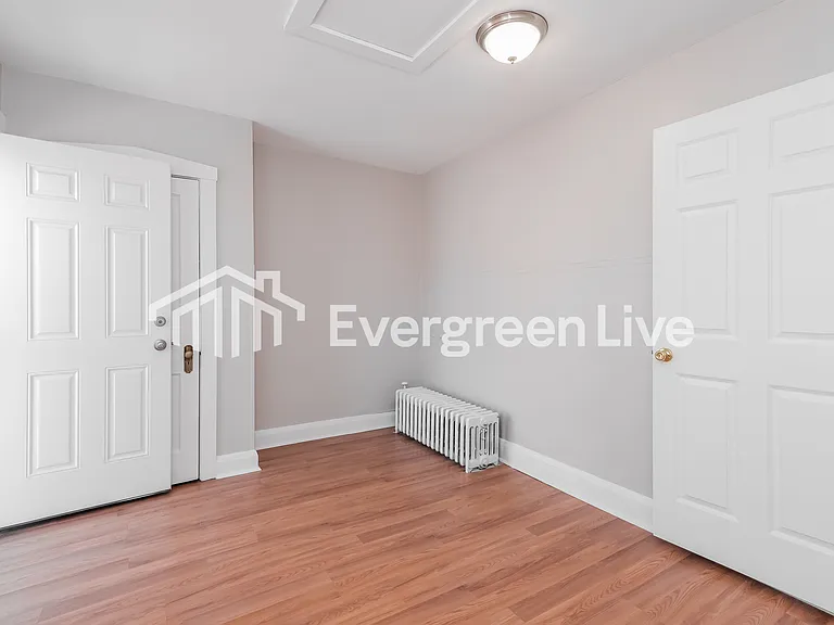 2734 E Biddle St — Photo 10
