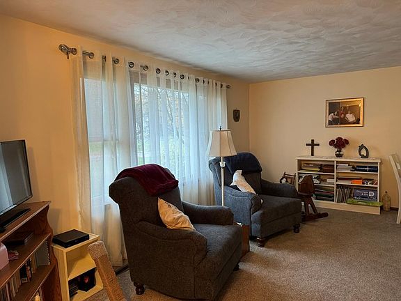 3rd image of 1527 Southwood Dr