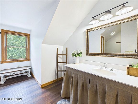 35th image of 1457 Smithfield Rd