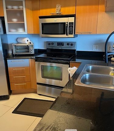 3rd image of 1750 N Bayshore Dr APT 1601