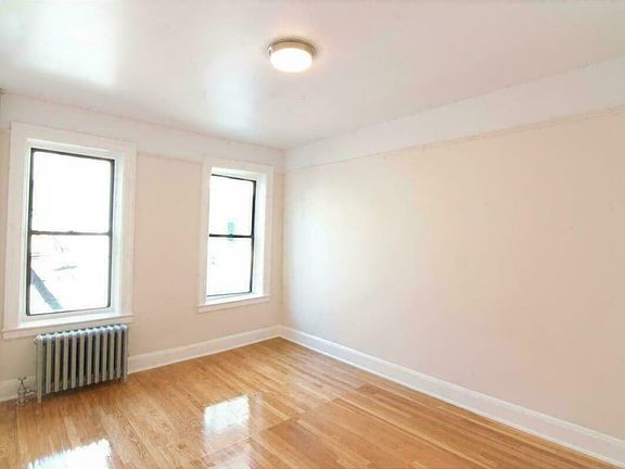 5th image of 3805 Crescent St APT 3D