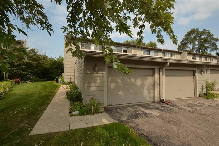1st image of 737 Peninsula Ct