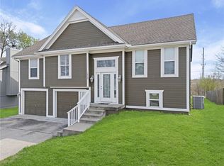 1405 NE 196th St, Smithville, MO 64089