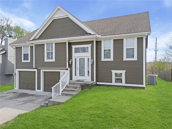 1405 NE 196th St, Smithville, MO 64089