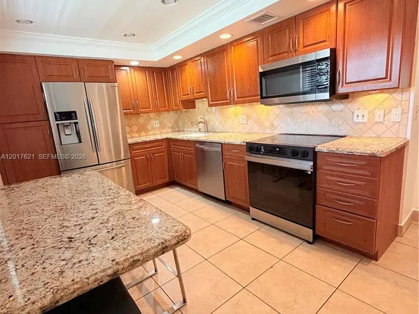4020 W Palm Aire Dr APT 403, Pompano Beach, FL 33069