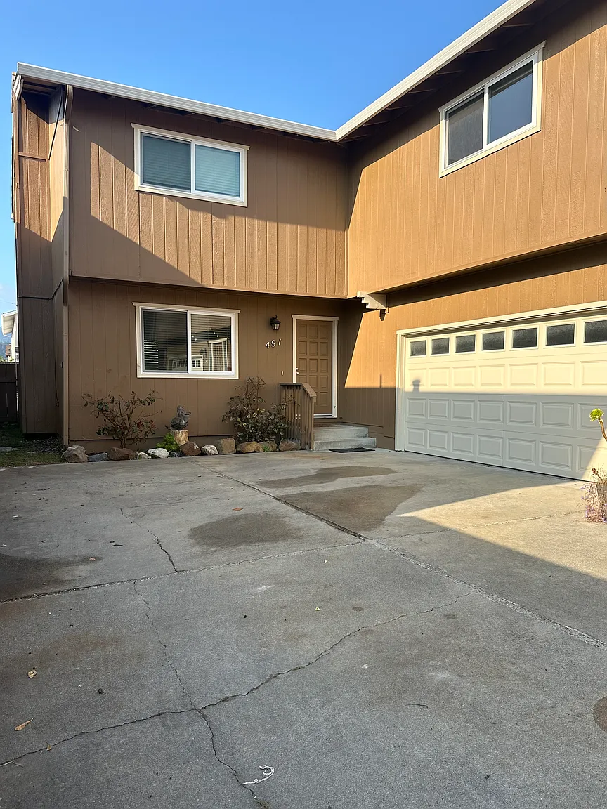 491 Pine Ave photo 1