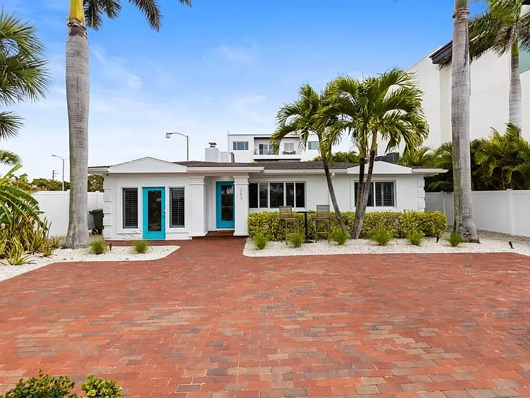 257 Benjamin Franklin Dr — Photo 1