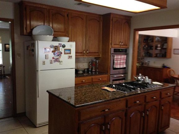 4th image of 1204 Park Ln #28B
