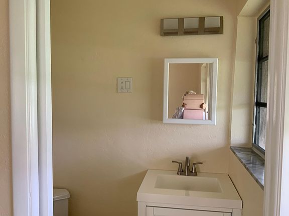 1/2 bath in master bedroom