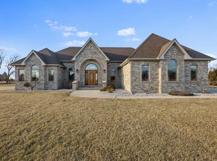 9920 Savanna Dr, Demotte, IN 46310