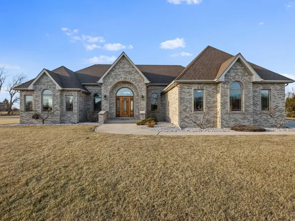 9920 Savanna Dr, Demotte, IN 46310