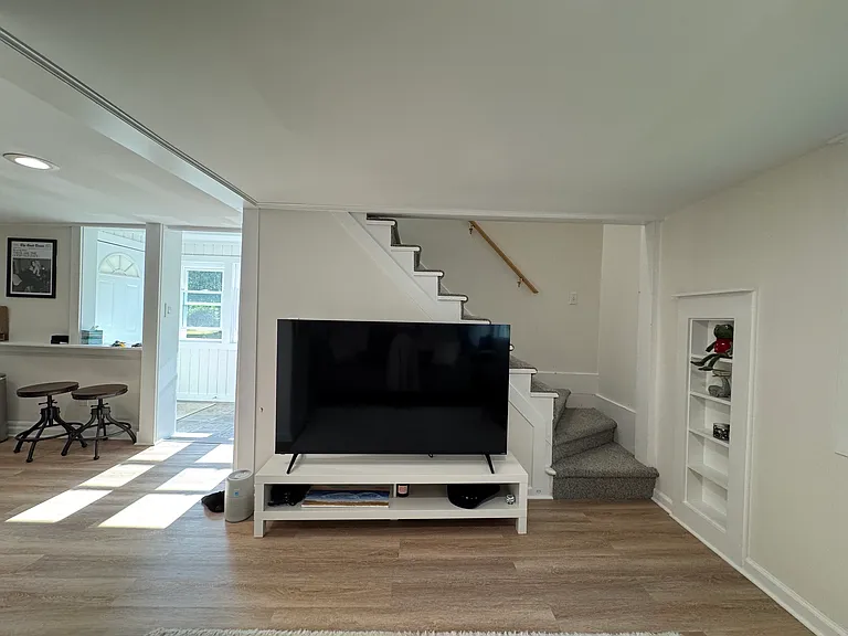 523 Leetes Island Rd — Photo 11