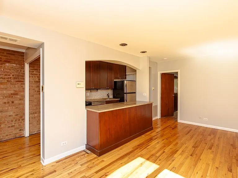 663 W Melrose Street — Photo 6
