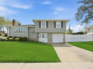 87 Stephen Dr, Plainview, NY 11803